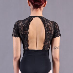 Κορμάκι γυναικείο με δαντέλα